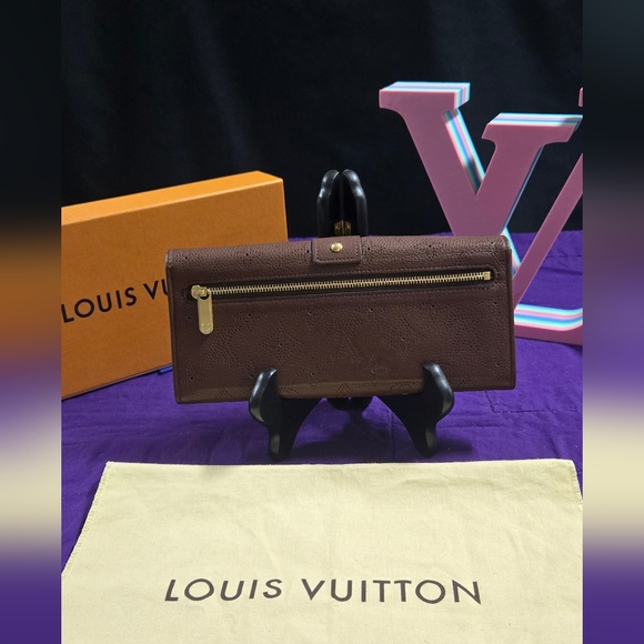 Louis Vuitton Mahina Leather Amelia Long Wallet - Picture 2 of 16